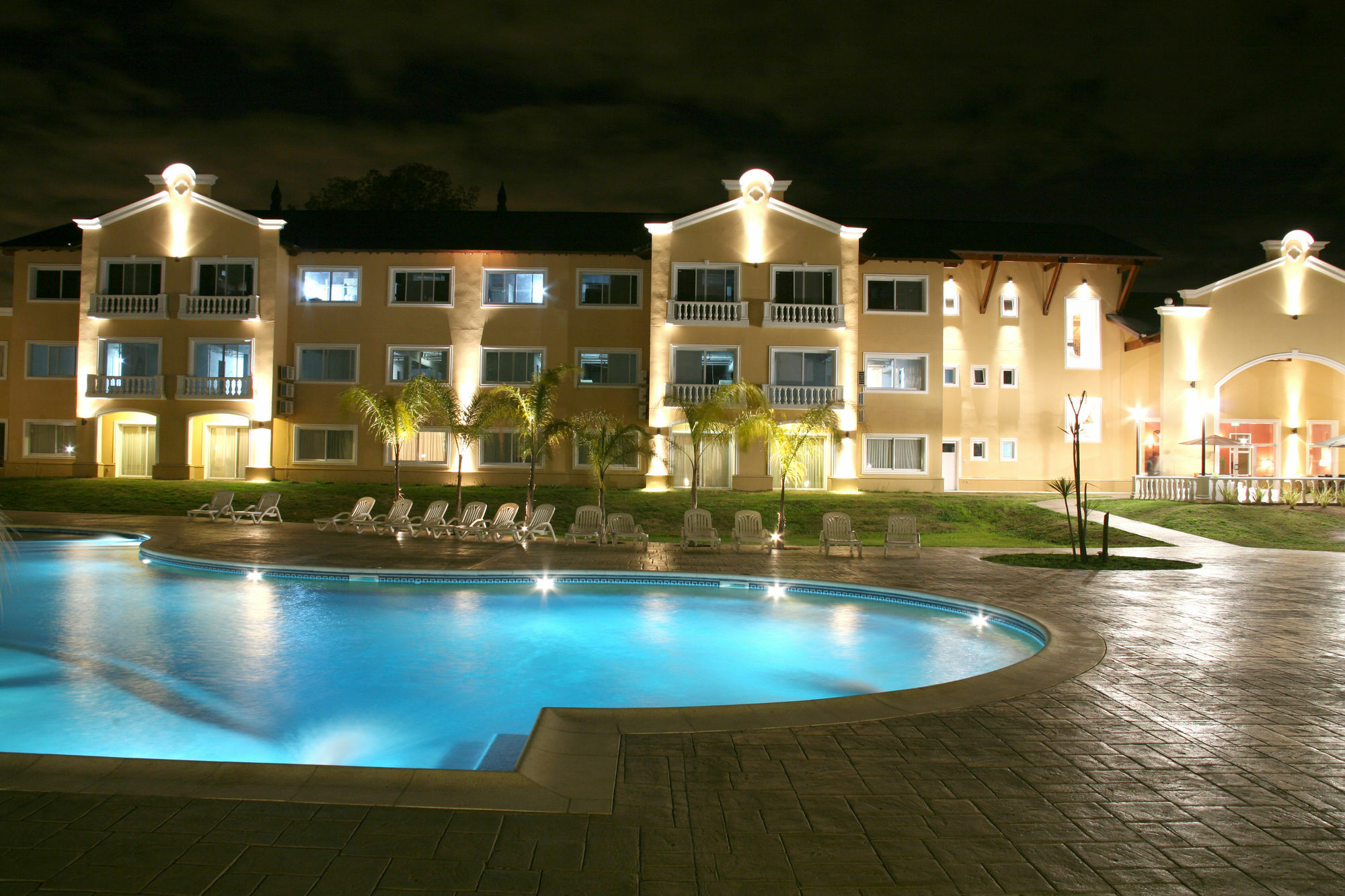 Howard Johnson By Wyndham Resort Pilar Pilar  Exterior photo