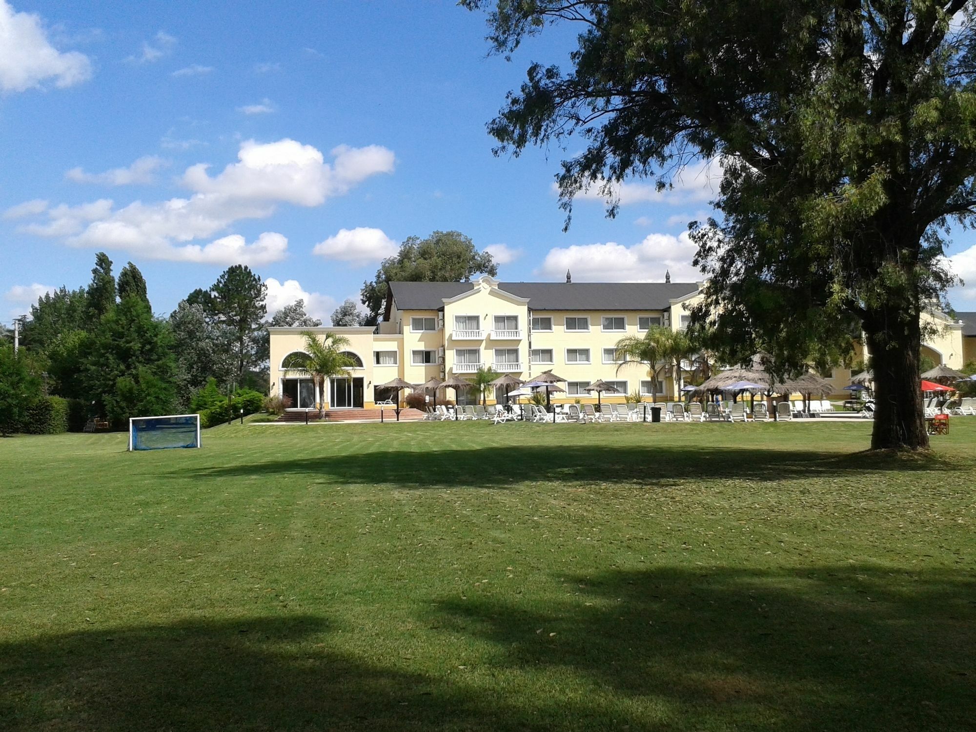 Howard Johnson By Wyndham Resort Pilar Pilar  Exterior photo