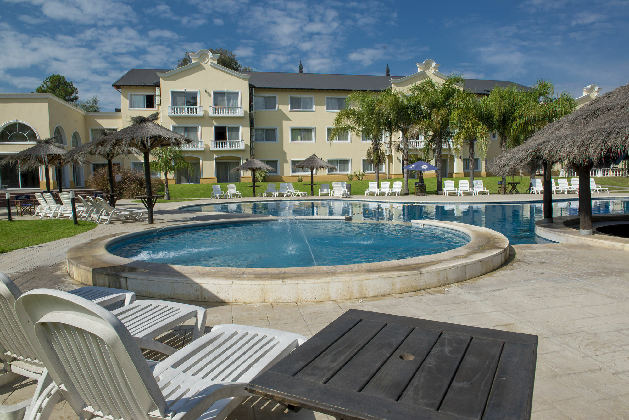Howard Johnson By Wyndham Resort Pilar Pilar  Exterior photo